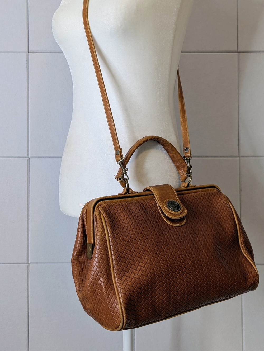 Vintage 80s Capezio woven embossed leather doctor bag satchel - Picture 5 of 9